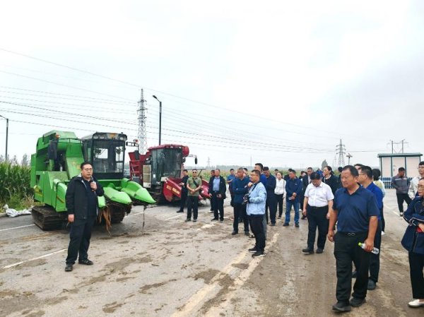 至德投资 推广智能农机装备，助力三秋生产！青岛市绿色增粮玉米机收暨小麦精播作业质量提升观摩交流活动在平度举办